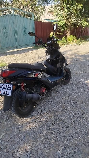 Скутер 49 cc, черный - Двигатель: 150куб (надпись 49CC на боковине) -