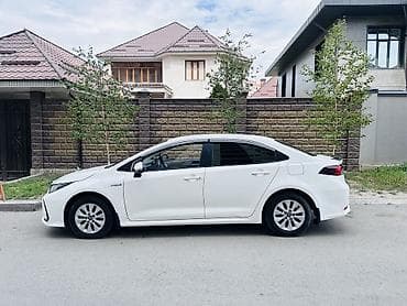 Унаа: Toyota Corolla: 2022 г., 1.8 л, Вариатор, Гибрид, Седан — 2