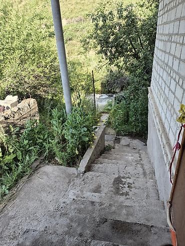 выход к речке: Дача у горной реки с собственным выходом к воде,в ущелье гор.От — 6