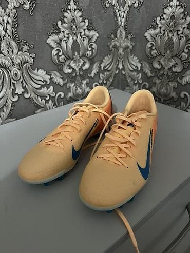 валейболный зал: Футбольные бутсы Nike Mercurial с технологией Air Zoom.Новый 38 размер — 2