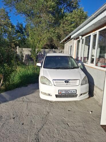 Toyota Ipsum: 2004 г., 2.4 л, Автомат, Бензин, Минивэн