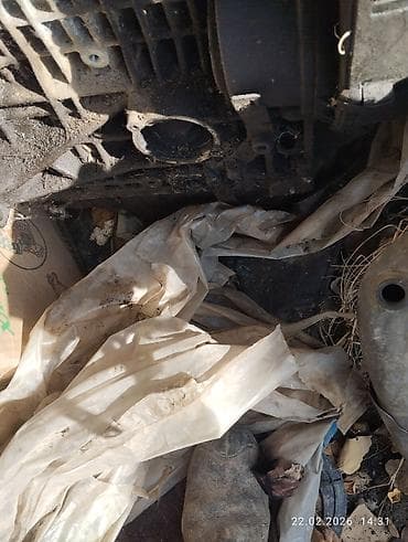 Голый блок/головка двигателя с навесом от легкового авто Описание: - — 3