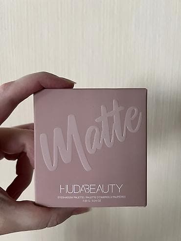 Huda Beauty Matte Obsessions Eyeshadow Palette – Cool Nudes (9 — 7