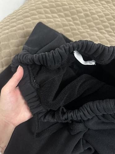 ватные штаны: Черные утепленные спортивные штаны - Прямой крой, слегка расклешенная — 2