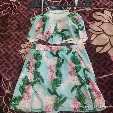 купальник с шортами: Женский летний купальник из двух предметов: короткий топ и юбка. - — 1