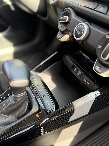4 7: Kia Stonic: 2019 г., 1.4 л, Автомат, Бензин, Кроссовер — 10