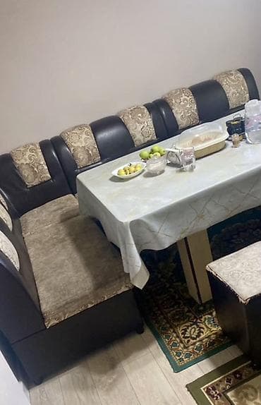 Кухонный уголок с 5ти пуфиками. Состав комплекта: - Угловой диван в — 1