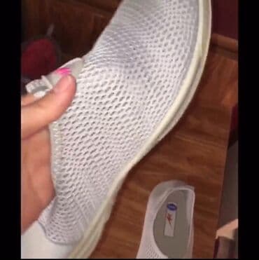 где можно продать старые вещи в бишкеке: В связи с отъездом продаётся НОВАЯ и ПОЧТИ НОВАЯ обувь (всего 1 раз — 10