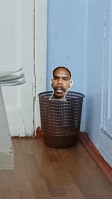 Пластиковая корзина для бумаг - Материал: прочный пластик -