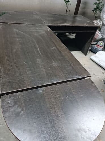 уголок офисные: Большой офисный угловой стол в хорошем состоянии. Цвет темного — 4