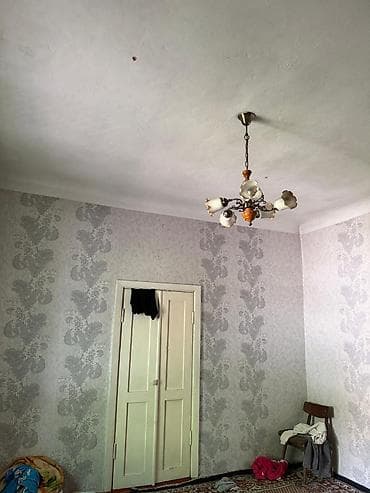 льва: 🏡 Продаётся трёхкомнатный дом барачного типа в Пишпеке 📏 Площадь: 54 — 4