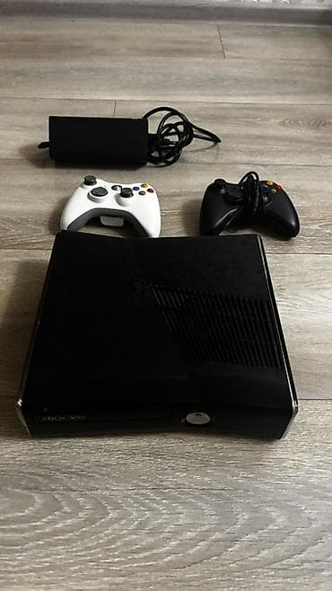 game controller: Игровая приставка Xbox 360 S (Slim) черного цвета. Прошитый. Стоит — 2