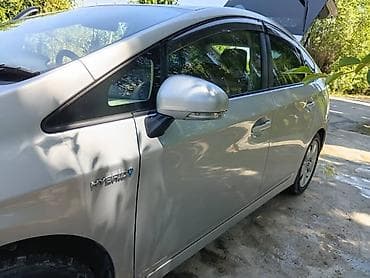 li 9 max: Toyota Prius: 2013 г., 1.8 л, Автомат, Гибрид — 6