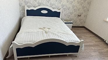 Полутороспальные кровати: Кровать двухспальная с изголовьем и изножьем в классическом стиле. - — 1