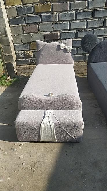 спальный уголок в комнату: Детская одноместная кровать-диван с изголовьем в виде ушек и бантиком — 1