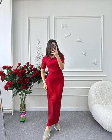 платье стильное: Трикотажное платье в рубчик, длина миди — 3