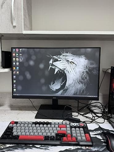 Игровой компьютер с RGB-подсветкой в компактном кубическом корпусе из