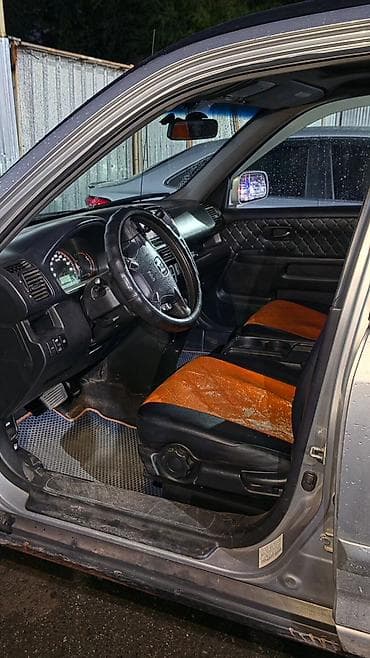 e30 е30: Просторный 5‑дверный внедорожник/универсал серебристого цвета — 7