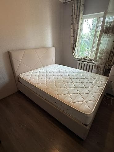 160: Двуспальная кровать, Б/у, С матрасом, длина - 200 см — 1