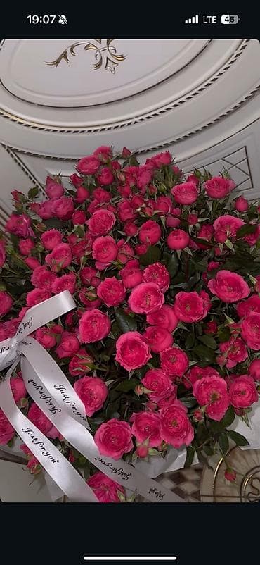 роза гул букет: Пышная композиция из кустовых роз в шляпной коробке - Сорт: кустовые — 5