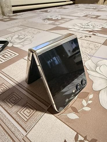 защитная пленка на экран ноутбука: Samsung Z Flip, цвет - Черный — 3