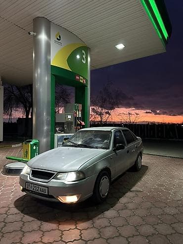 Daewoo Nexia: 2010 г., 1.6 л, Механика, Бензин, Седан