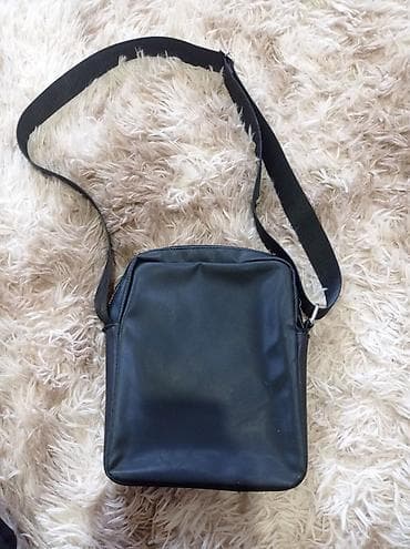 apple whatch: Классическая сумка, Материал: Искусственная кожа, Регулируемый ремень, Унисекс, Б/у — 2