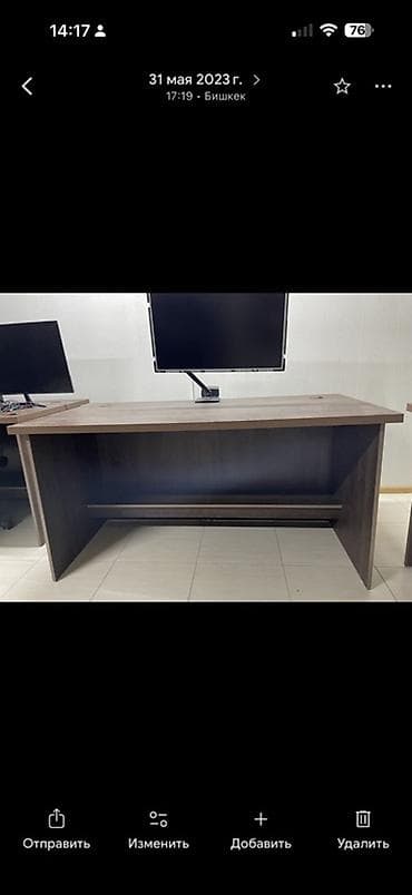 продаю стол офисный: Письменный/офисный стол из ЛДСП в цвете темный дуб. Особенности: - — 2