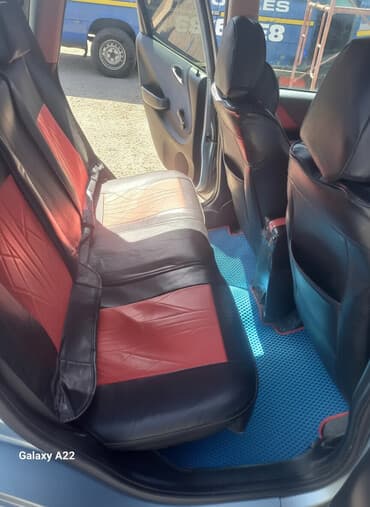 продаю авто с последующим выкупом: Honda Jazz: 2005 г., 1.4 л, Механика, Бензиновая, Хэтчбэк — 1