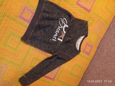 красный свитер: Детская кофта
На рост 104-110 см — 2