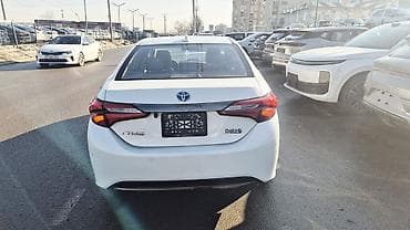 степ расрочка: Toyota Corolla: 2019 г., 1.8 л, Робот, Гибрид, Седан — 2