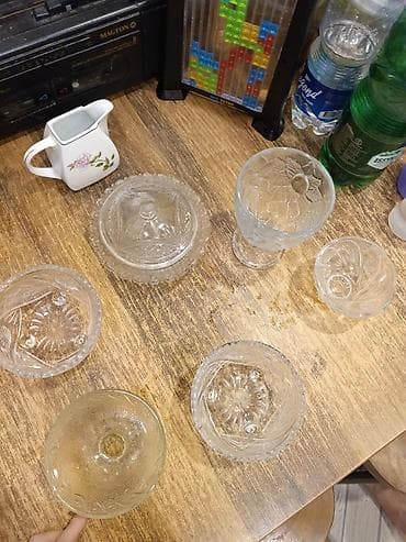 стаканы для десертов: Набор винтажной стеклянной посуды для десертов и подачи. В комплекте — 2