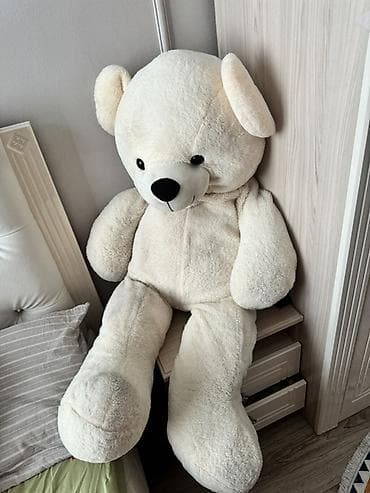 маленький мишка: Большой плюшевый мишка, цвет молочно‑белый. - Размер: очень крупный — 6