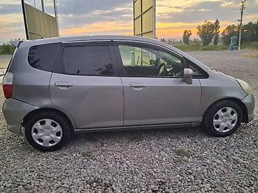 Honda Fit: 2004 г., 1.3 л, Вариатор, Бензин, Хетчбек — 2