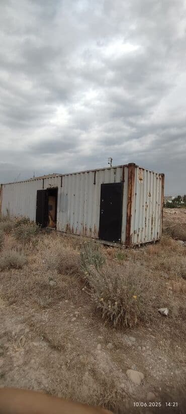 продаю вагончик: Продается контейнер оборудованный под склад.Разделен на 3 отдела,у — 4