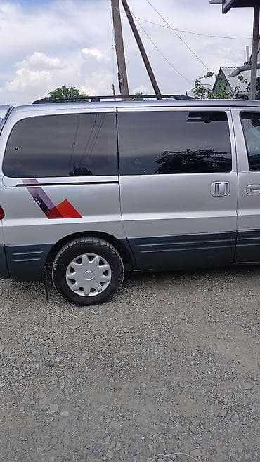 Унаа: Hyundai Starex: 2004 г., 2.6 л, Кол менен иштөөчү, Дизель, Вэн/Минивэн — 8