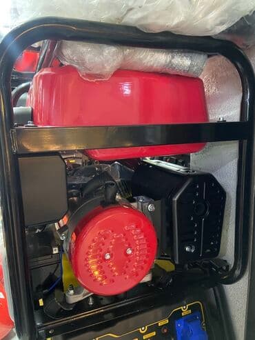 generator: Бензиновый генератор Edon с красным корпусом и черной металлической — 4