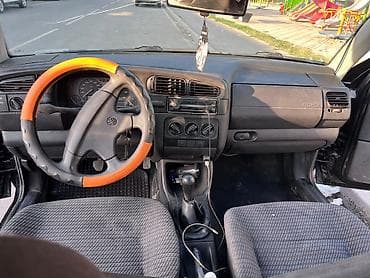 Volkswagen Vento: 1993 г., 1.8 л, Седан — 10
