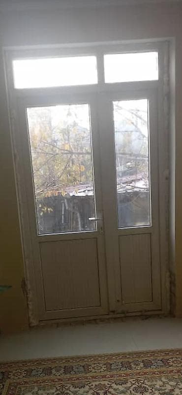 solutions upper: ПВХ балконный блок с дверью и глухим верхним фрамугой, размеры — 2