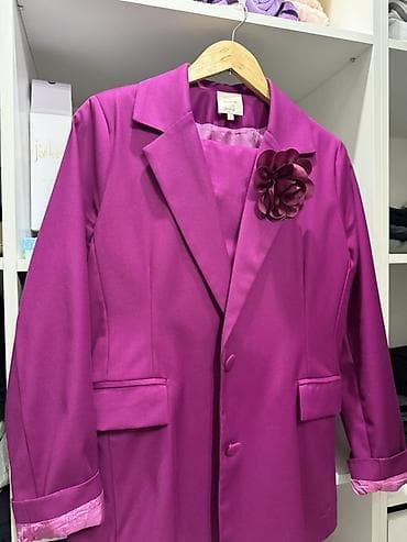 Жеке буюмдар: Яркий женский костюм-двойка цвета фуксия. 3500 сом Италия покупала за — 2