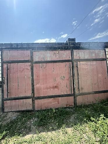 Распашные ворота: Металлические распашные ворота с калиткой. - Конструкция: две створки — 1