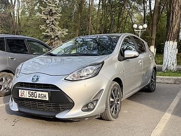 daewo damas: Toyota Prius C: 2018 г., 1.5 л, Вариатор, Гибрид, Хэтчбэк — 2