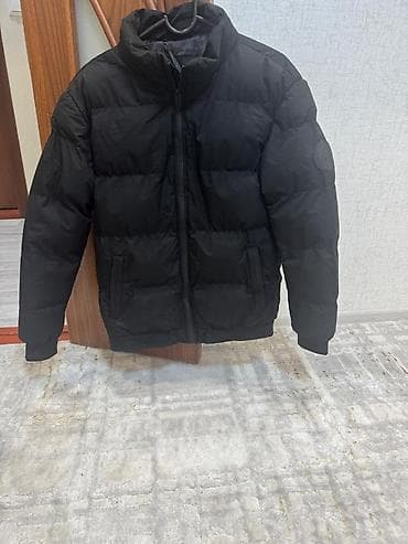 пуховик классный: Черная куртка-пуховик - Классический прямой крой, горизонтальная — 2