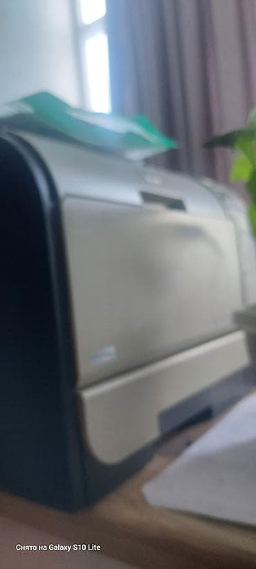 Цветной лазерный принтер HP Color LaserJet CP2025 Печатает, но надо
