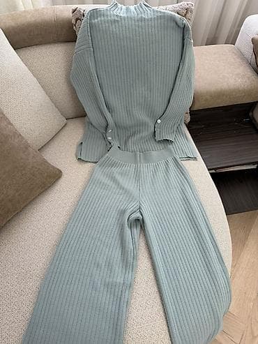 Аксессуарлар: Вязаный костюм из трикотажа, цвет пыльно‑мятный. Комплект состоит из — 1