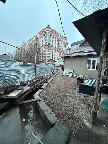 Үйлөрдү ижарага берүү: 🏡 Продаётся кирпичный дом в районе “Золотой квадрат” 📍 Чуйкова / — 3