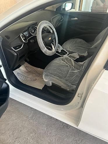 bmw r18: Chevrolet Onix: 2020 г., Бензин, Седан — 8