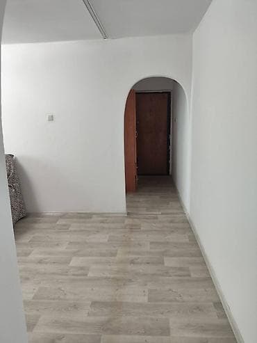 81: 3 комнаты, 58 м², 4 мкр 104 серия, 4 этаж, Косметический ремонт — 3