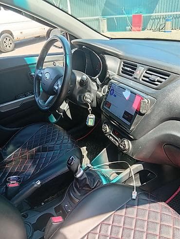 кызыл кия кыз: Kia Rio: 2012 г., 1.6 л, Кол менен иштөөчү, Бензин, Седан — 10