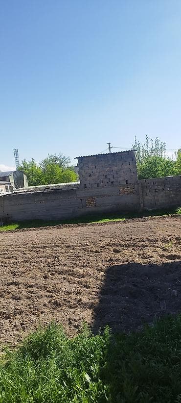 дом в манас: Продаётся дом, 4 большие комнаты, общая площадь 100м2., так же две — 4